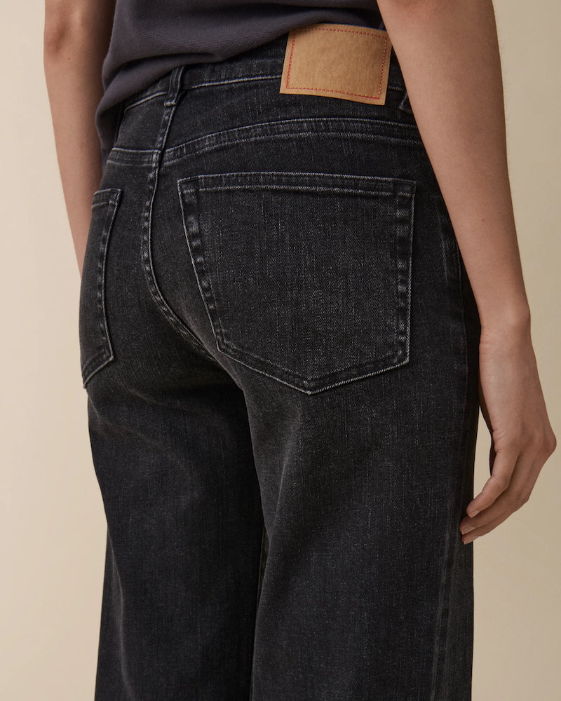 San Babila - washed black